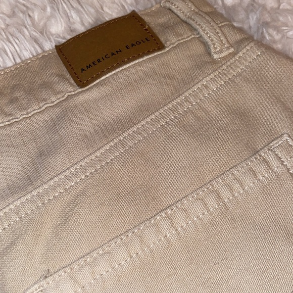 American Eagle cream beige tan distressed shorts subtle stripe detail design - Picture 6 of 7